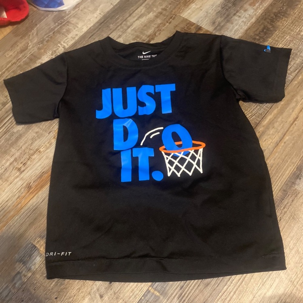 NIKE TEE